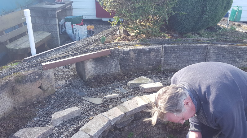 Colin cementing blocks