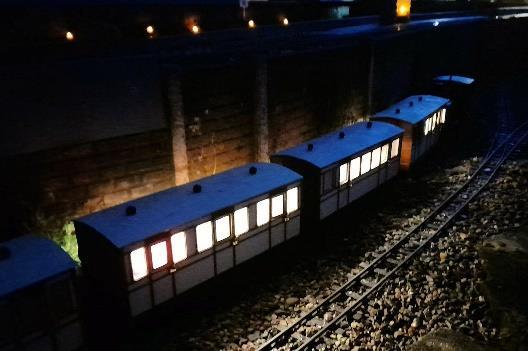 Tom's Track Powered Lights